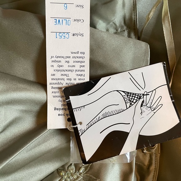 Gorgeous Sage green gown NWT - Picture 3 of 10